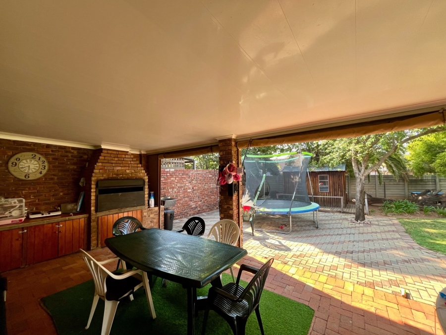 3 Bedroom Property for Sale in Flamwood North West